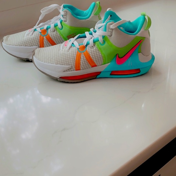 Nike LeBron Basketball Sneakers - Picture 1 of 14